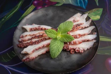 SASHIMI DE PULPO 12 PCS